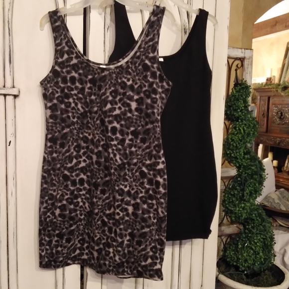 Two mini dresses - Picture 3 of 8